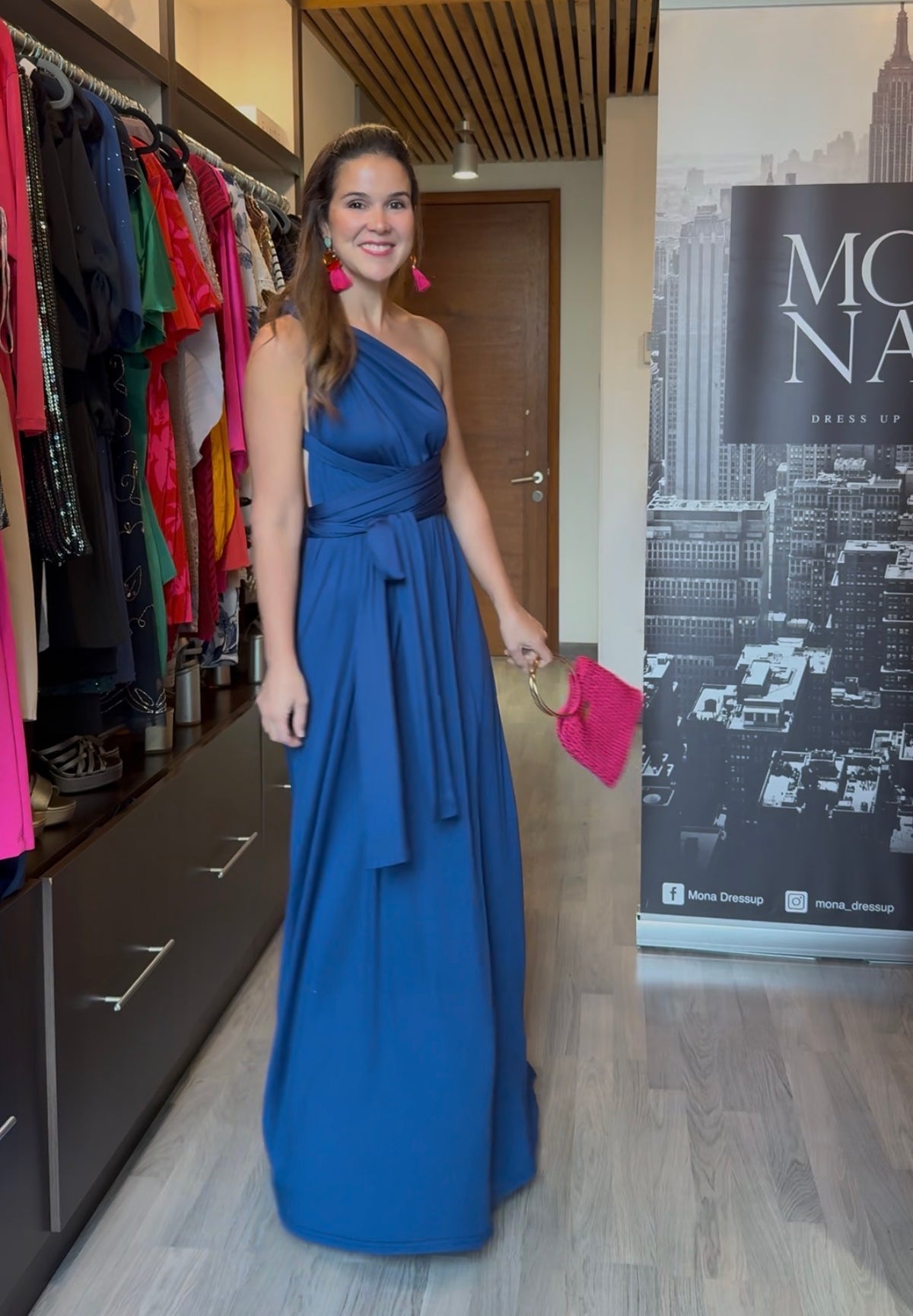 Vestido largo Estela azul marino de cuello halter