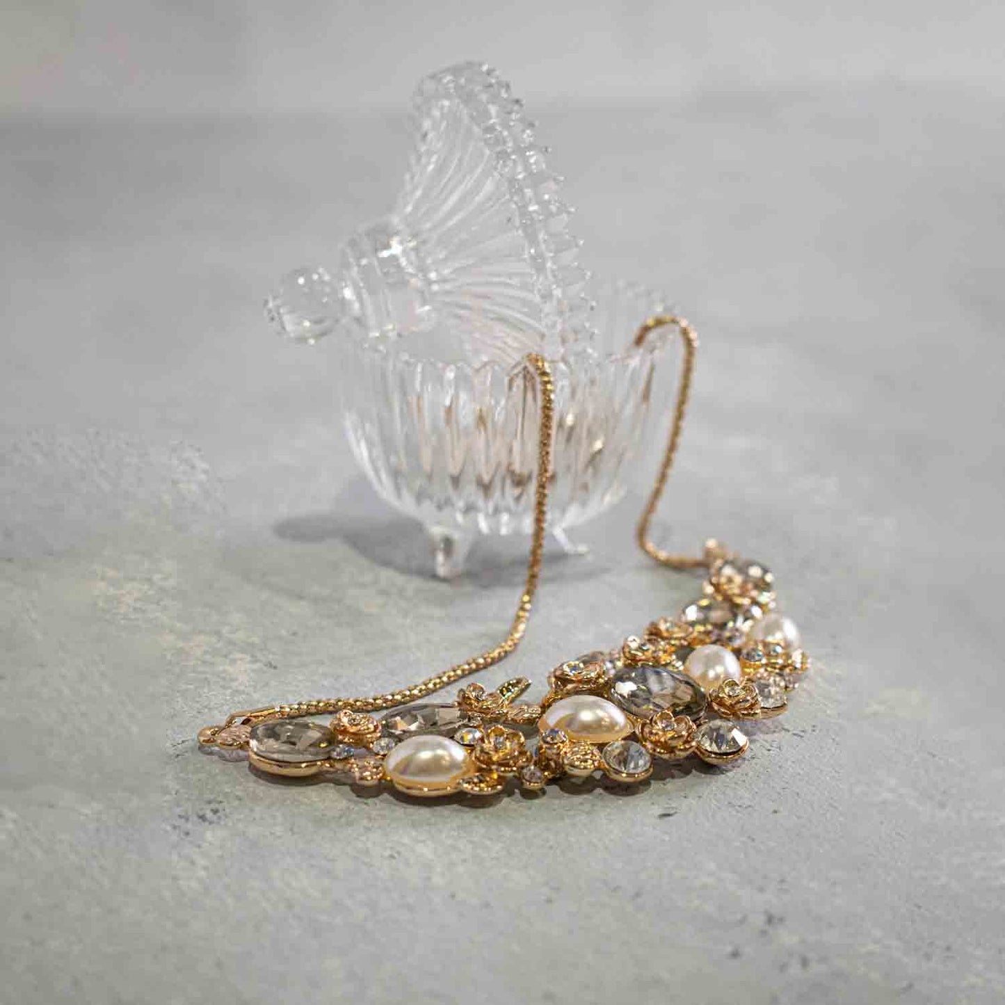 COLLAR ABRIL