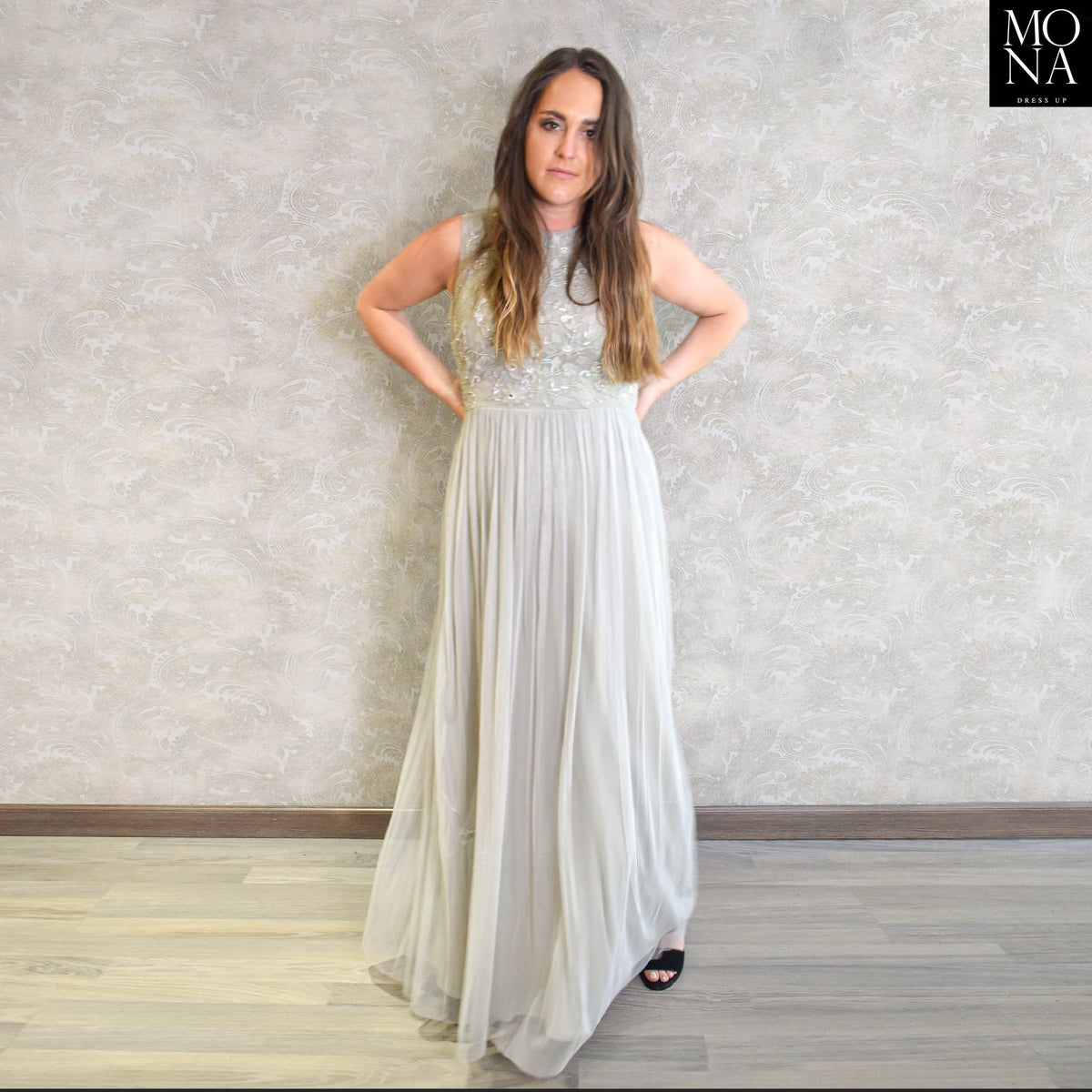 Vestido largo Amparo gris con pedrería