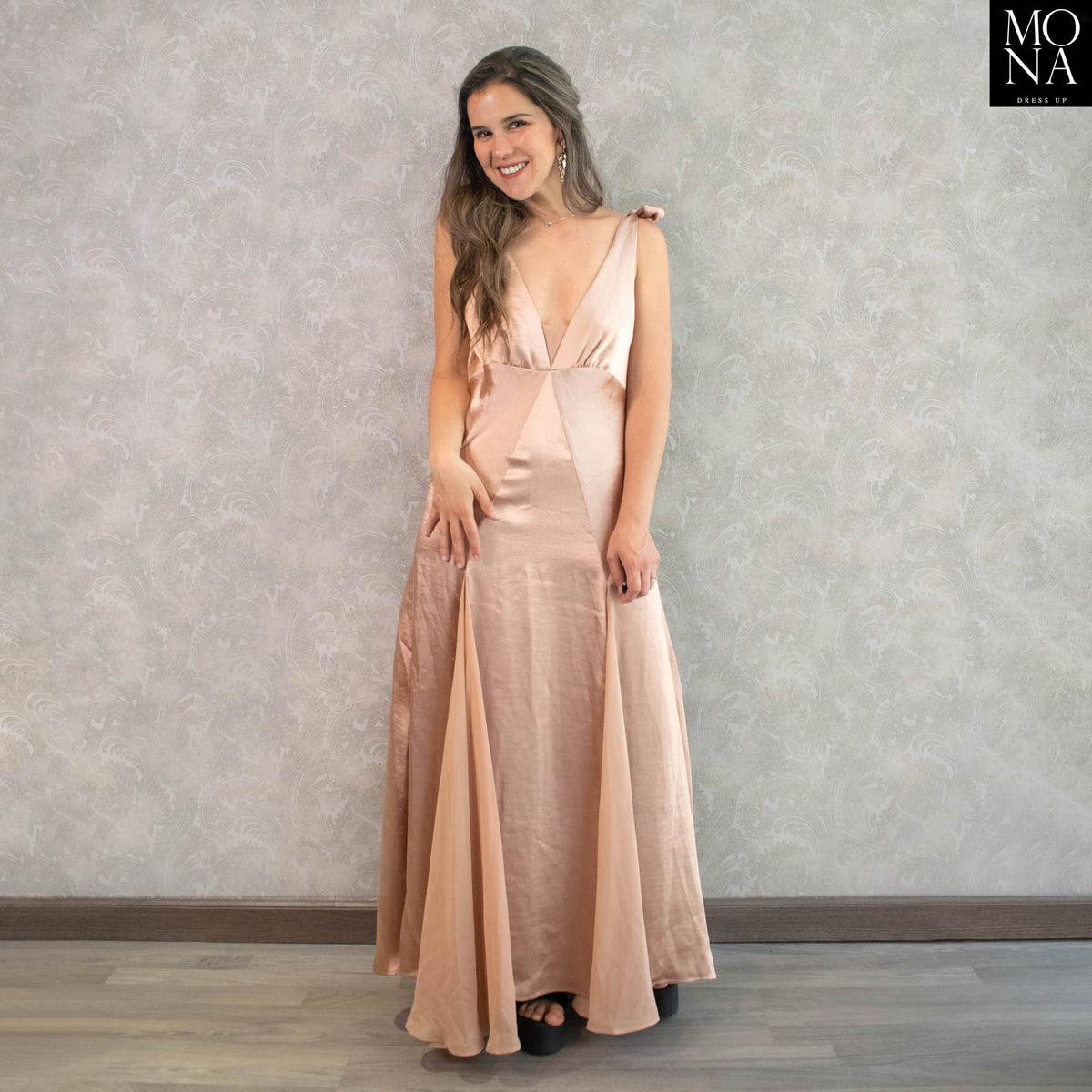 Vestido largo Nicolasa cobre/dorado con espalda descubierta