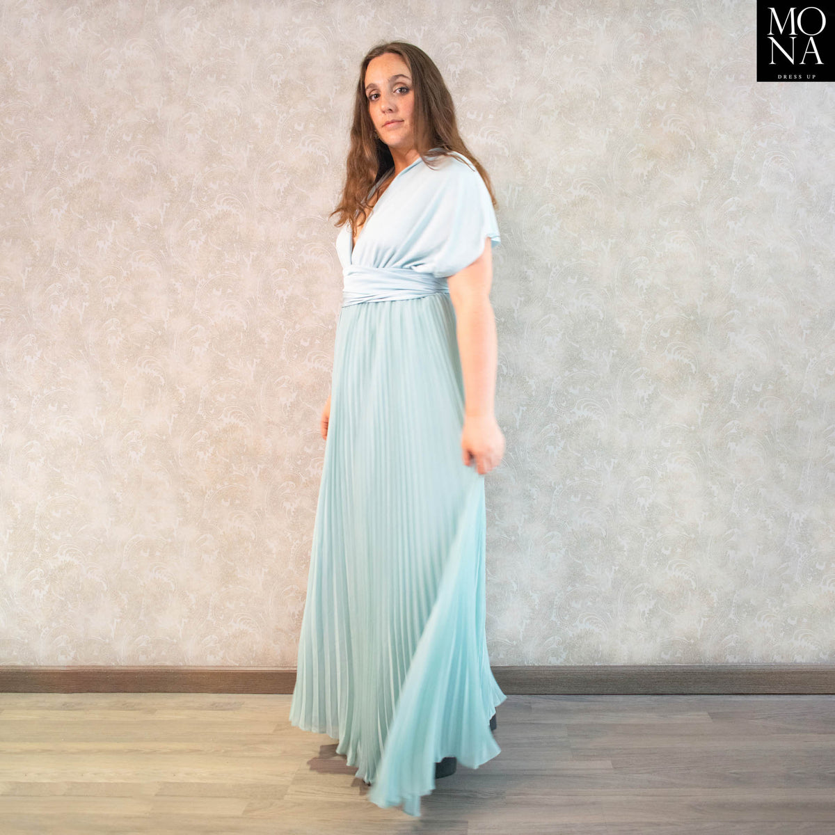 Vestido largo Dalila celeste de cuello halter