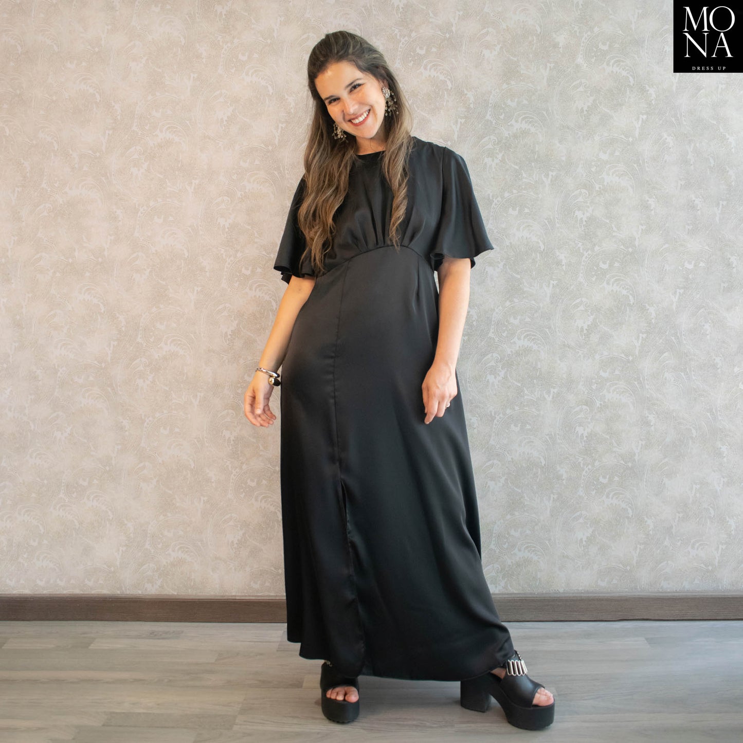 VESTIDO LARGO CON MANGAS NEGRO