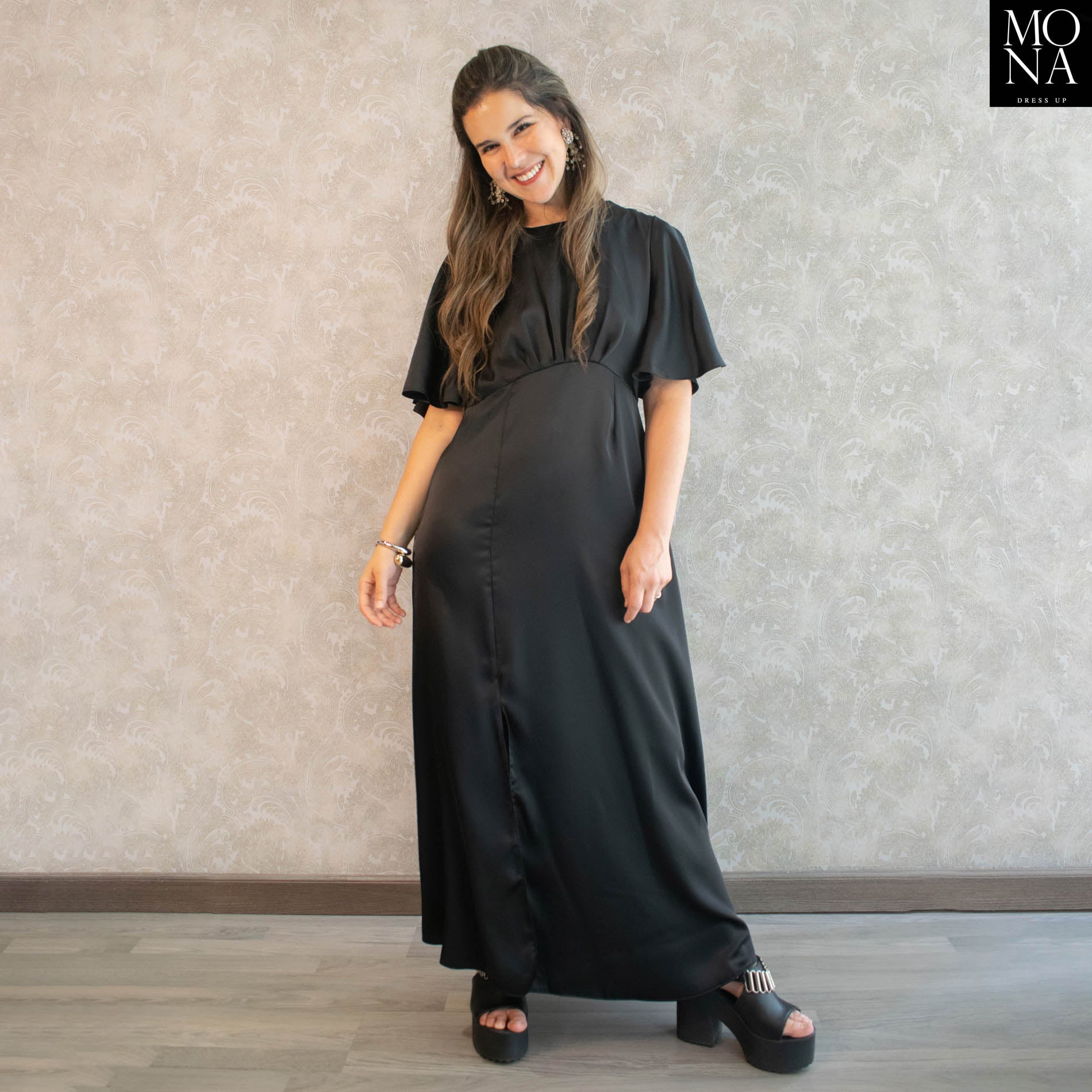 VESTIDO LARGO CON MANGAS NEGRO