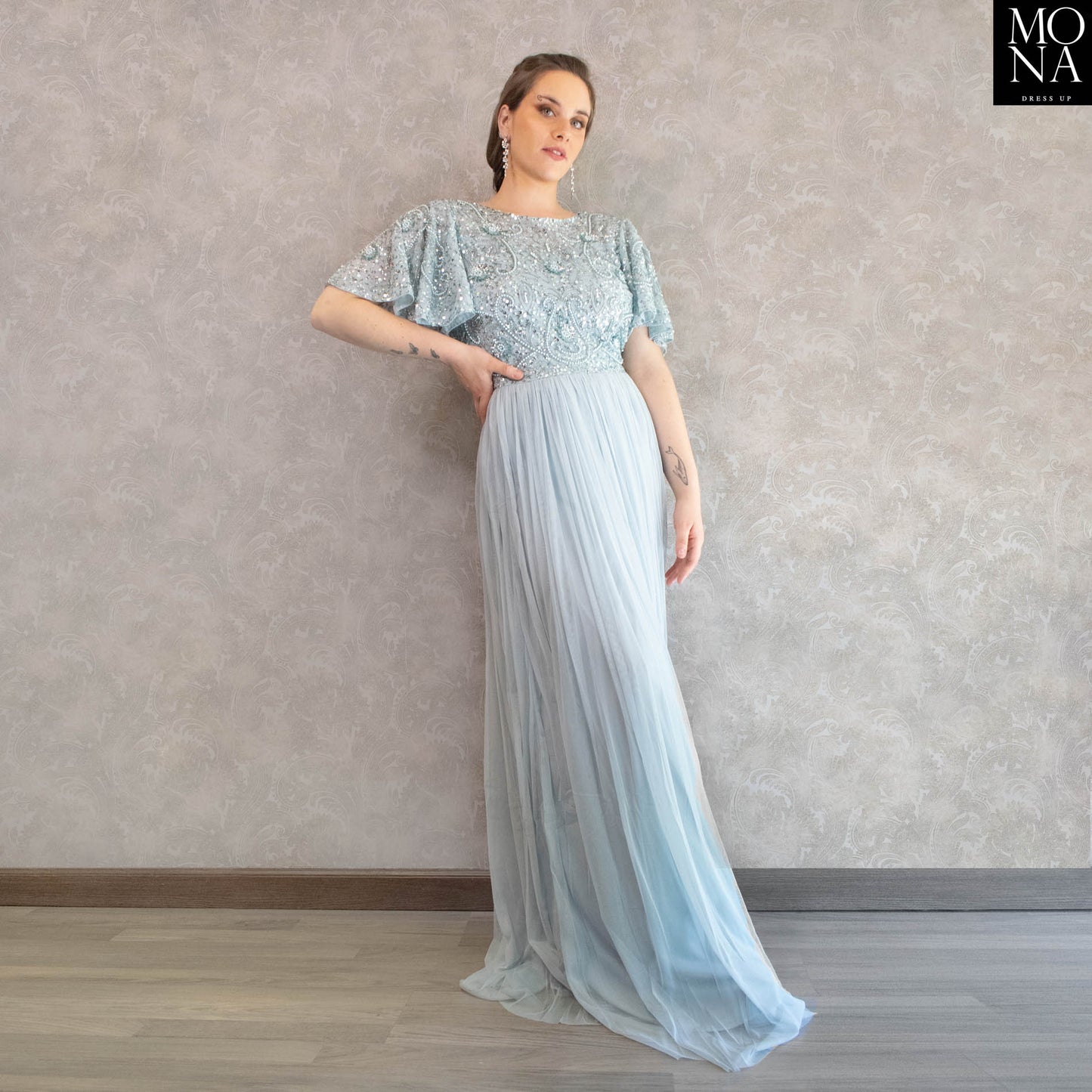 vestido largo celeste con pedreria